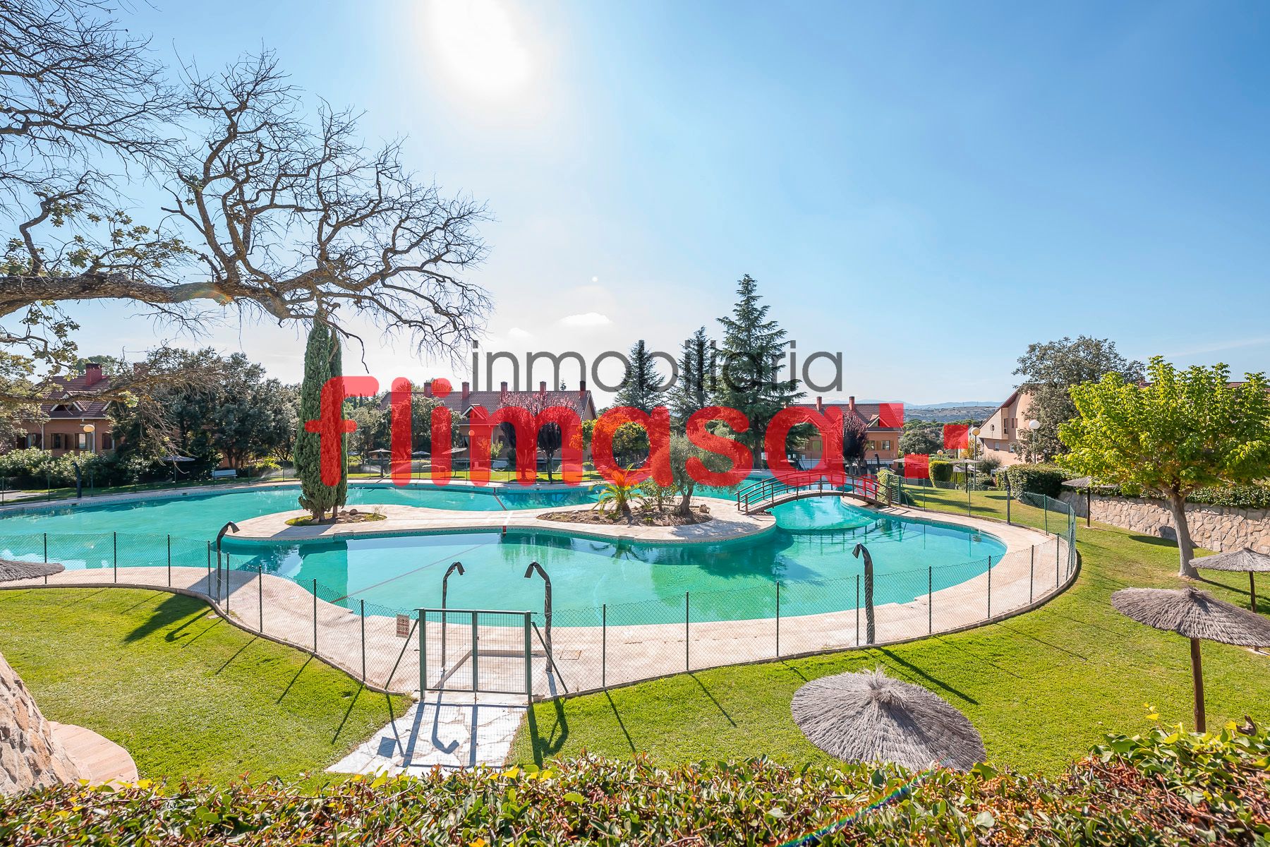 Piscina de Casa adosada en venda en Villaviciosa de Odón amb Calefacció, Jardí privat i Piscina comunitària