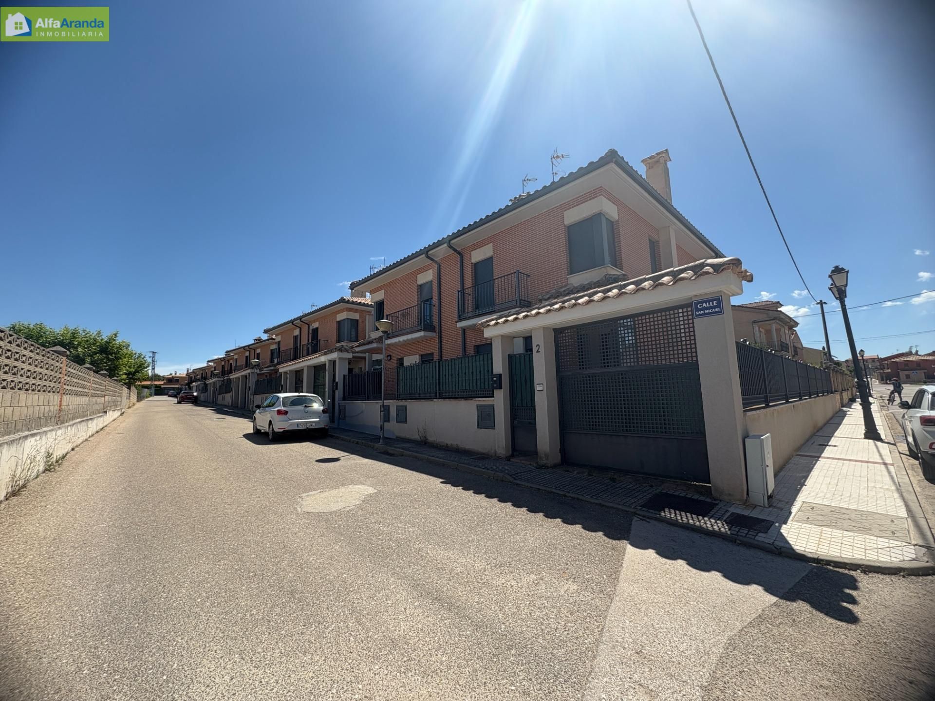 Vista exterior de Casa adosada de lloguer en Fuentespina amb Jardí privat, Terrassa i Balcó