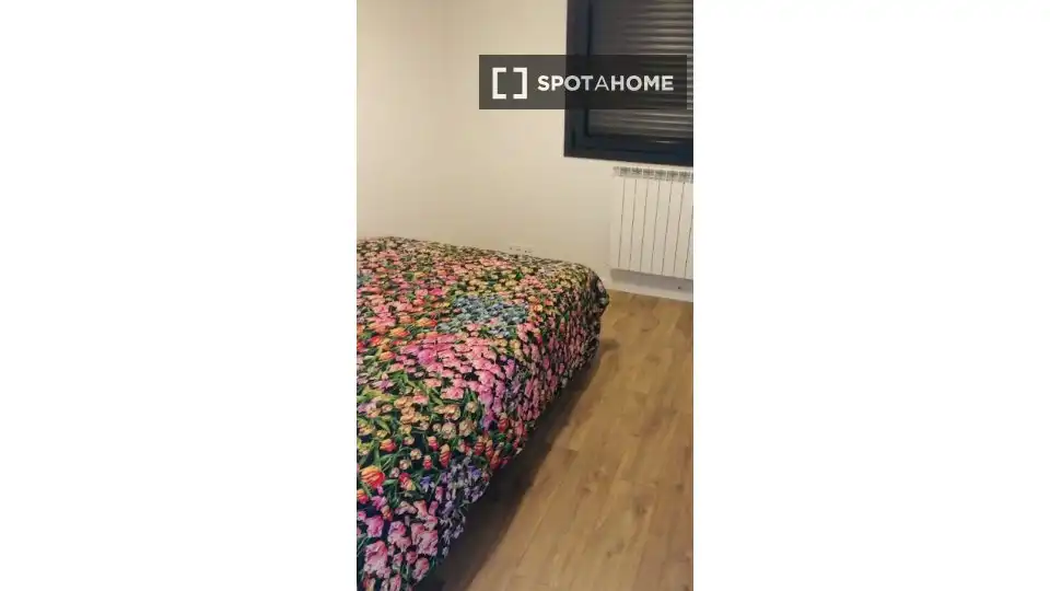 Dormitori de Pis per a compartir en Sopela amb Aire condicionat, Calefacció i Moblat