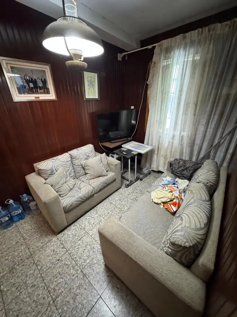 Sala d'estar de Casa o xalet en venda en Pontevedra Capital  amb Jardí privat, Traster i Moblat