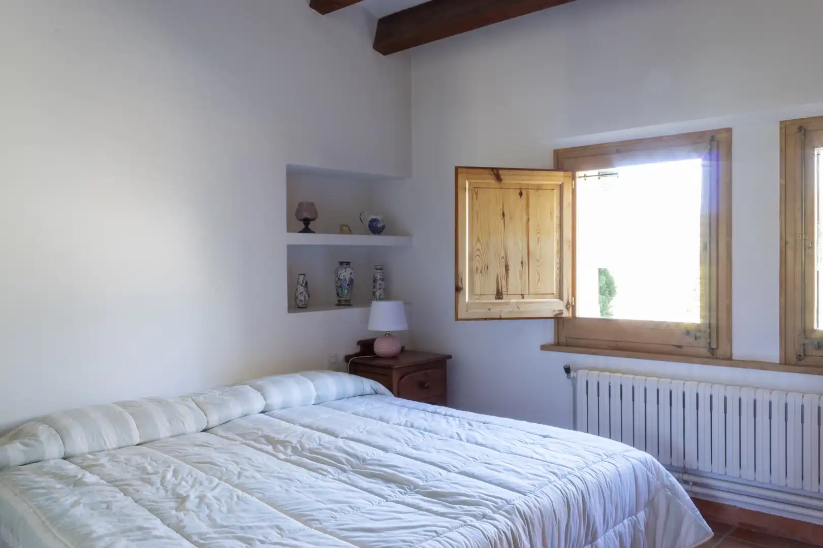 Dormitori de Finca rústica en venda en Cabanelles amb Calefacció, Terrassa i Moblat