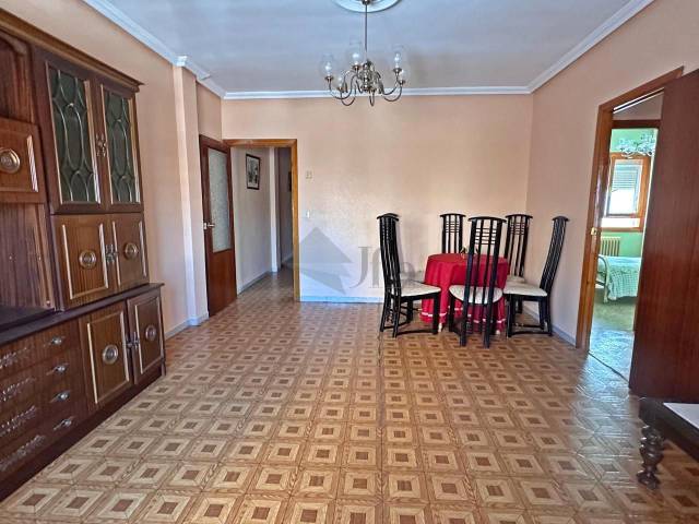 Piso en Venta en Hospital en Alcazarén