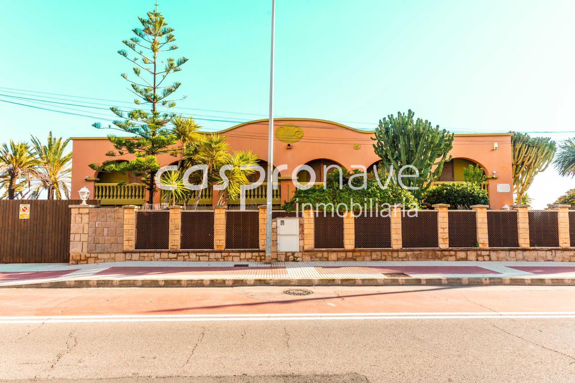 Vista exterior de Casa o chalet en venta en Benicasim / Benicàssim con Calefacción, Jardín privado y Terraza