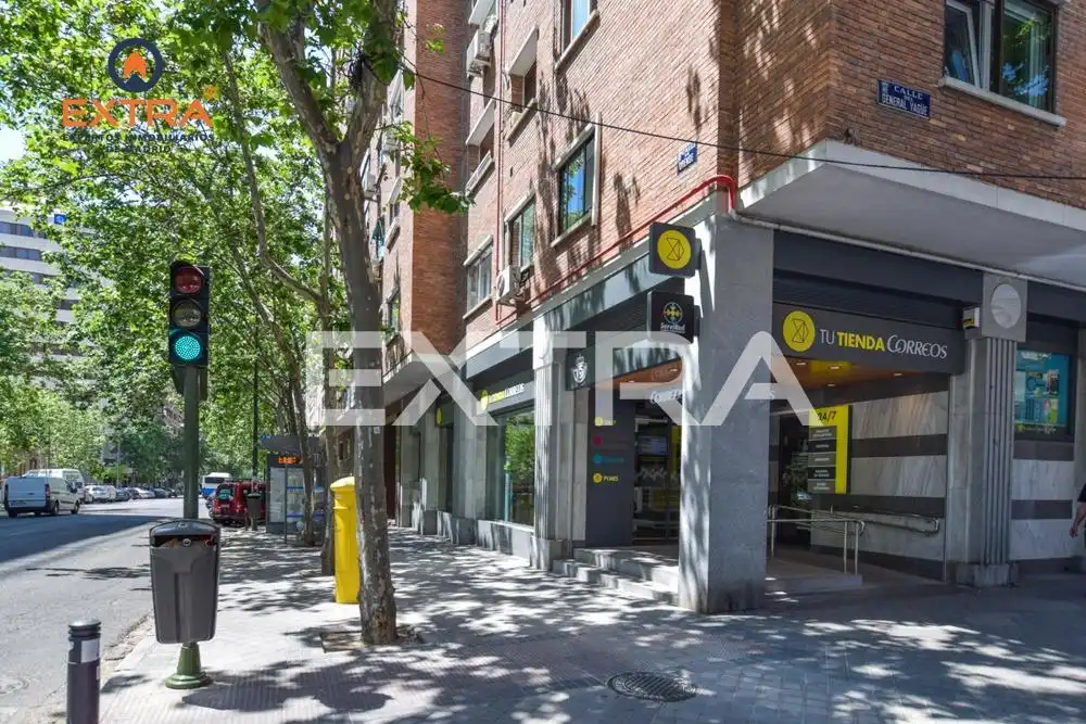 Vista exterior de Piso en venta en Madrid con Calefacción y Alarma