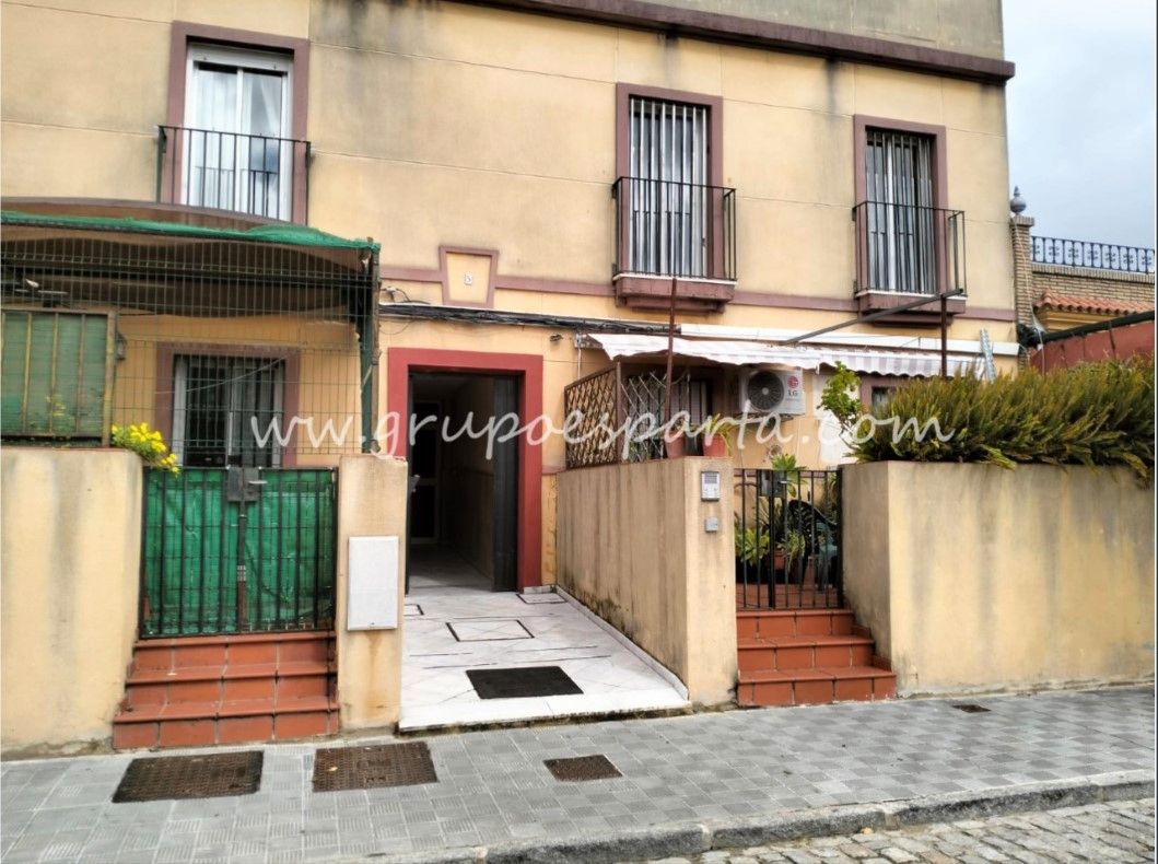 Vista exterior de Dúplex en venda en Gelves amb Terrassa i Balcó