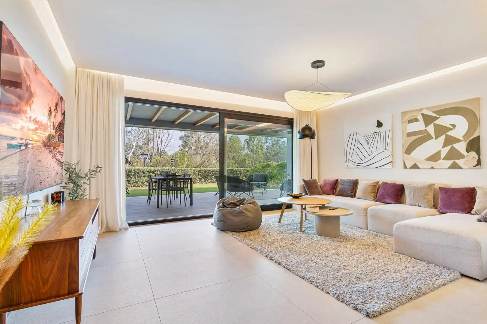 Sala d'estar de Planta baixa de lloguer en Marbella amb Aire condicionat, Calefacció i Jardí privat