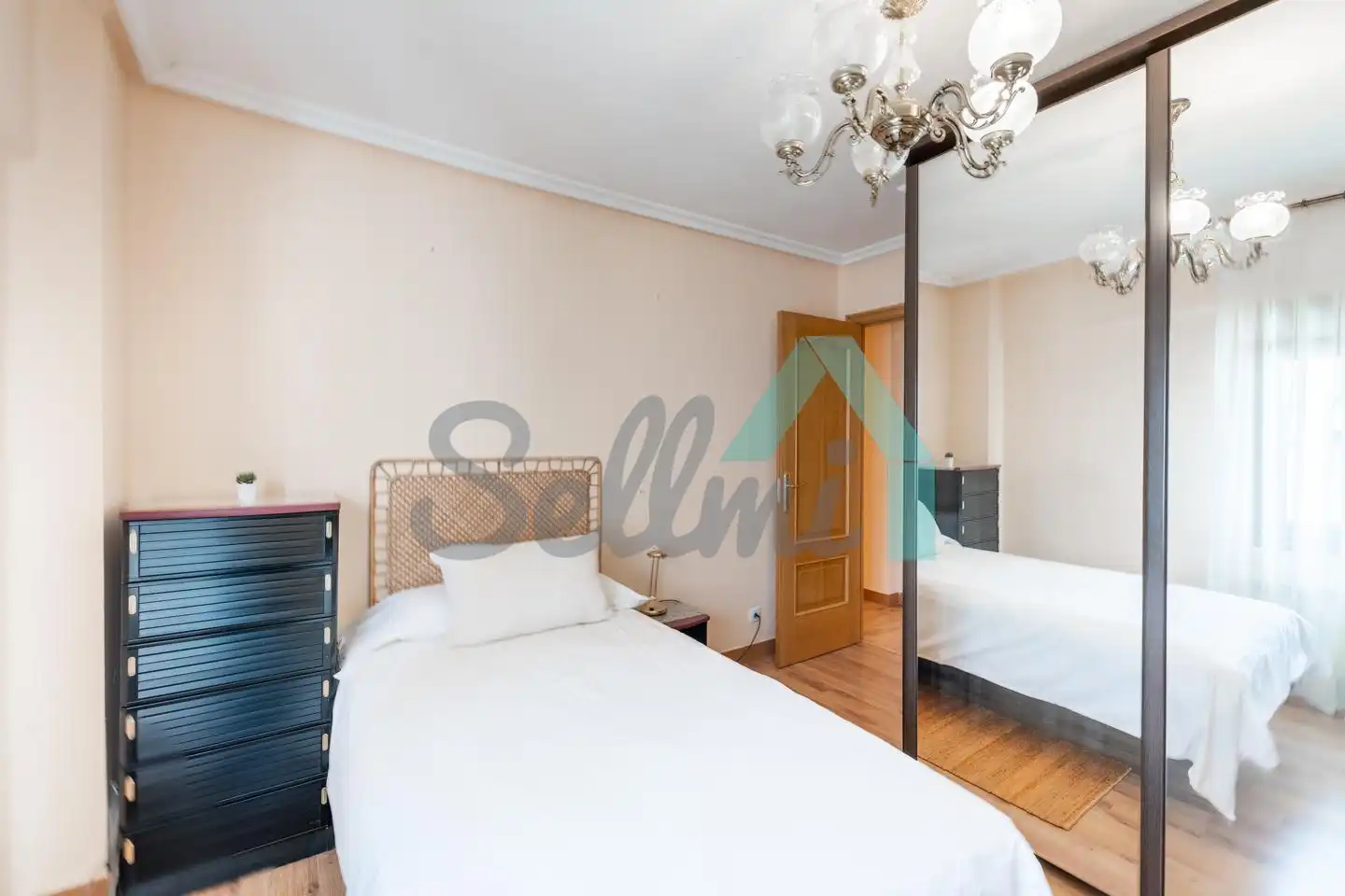 Bedroom of Flat for rent in Avilés  with Heating, Furnished and Internet