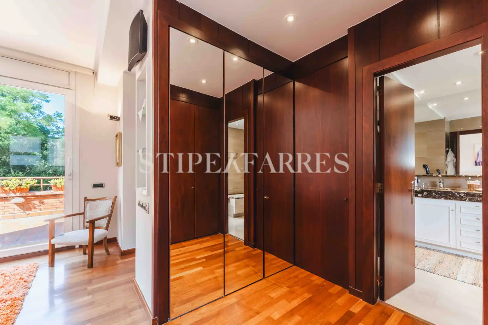 Haus oder Chalet zum Verkauf in Barcelona mit Klimaanlage, Heizung und Privatgarten