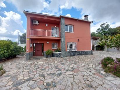 Vista exterior de Casa o xalet en venda en Abrera amb Aire condicionat, Calefacció i Jardí privat