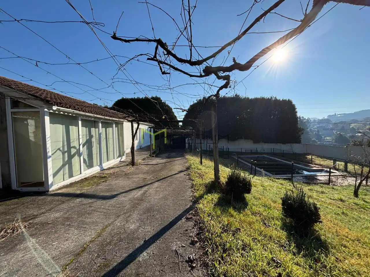 Vista exterior de Casa o xalet en venda en Teo amb Calefacció, Jardí privat i Piscina