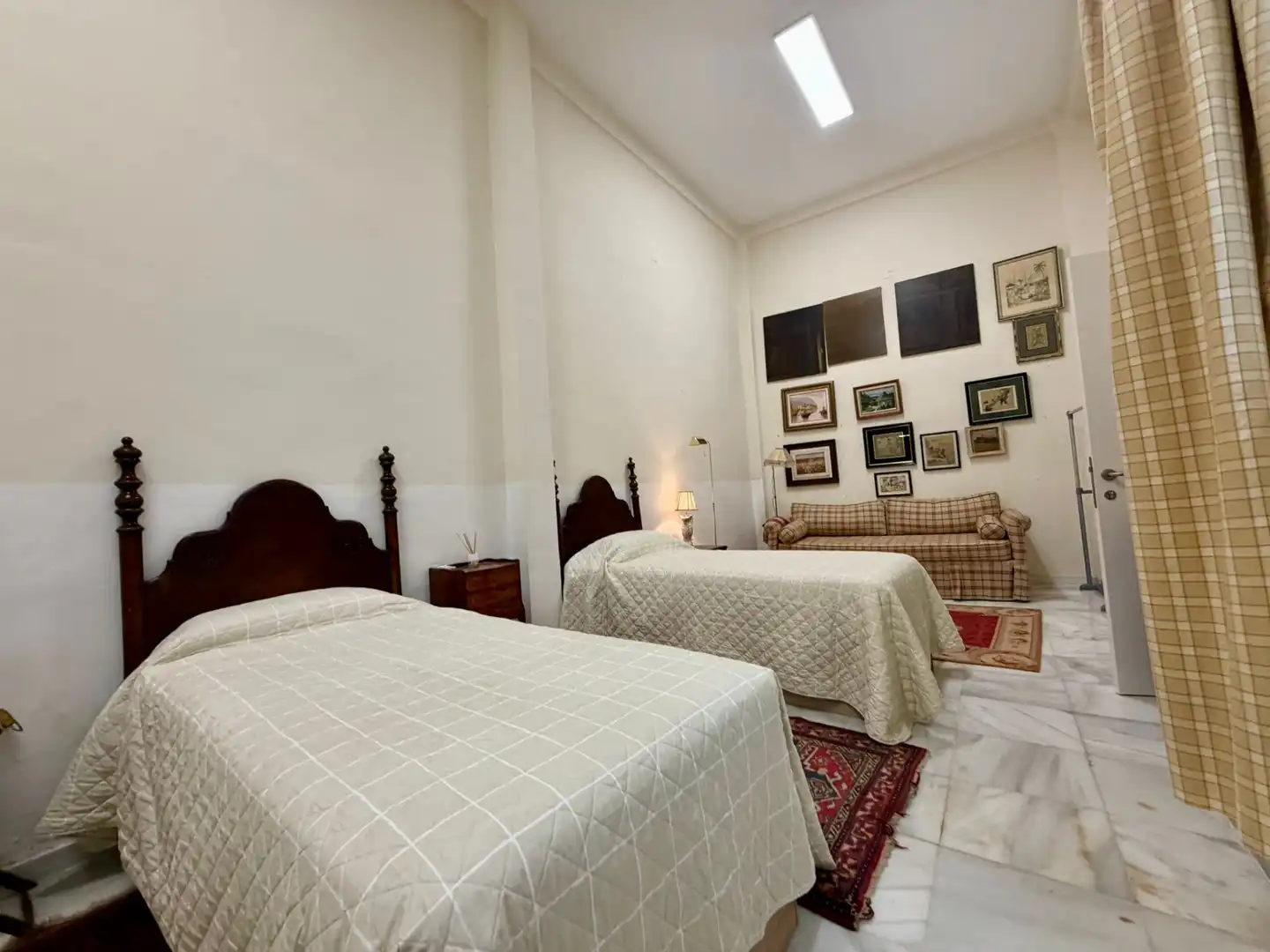 Habitación de Piso en venta en Sevilla con Aire acondicionado, Calefacción y Amueblado