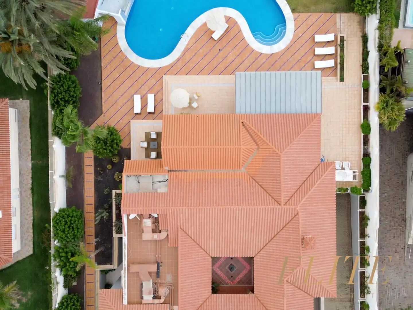 Vista exterior de Casa o xalet en venda en San Bartolomé de Tirajana amb Jardí privat, Terrassa i Piscina