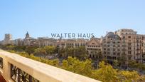 Exterior view of Flat for sale in  Barcelona Capital  with Air Conditioner and Balcony