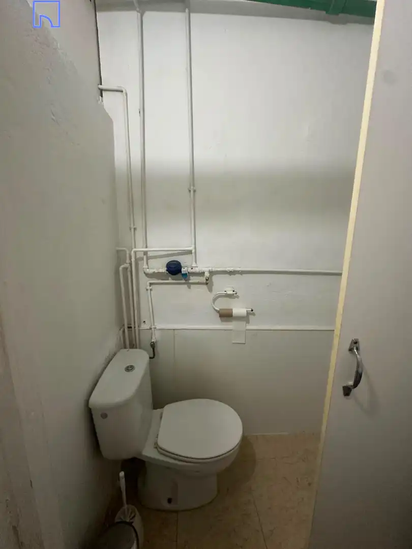 Badezimmer von Geschaftsraum zum Verkauf in Tudela mit Möbliert