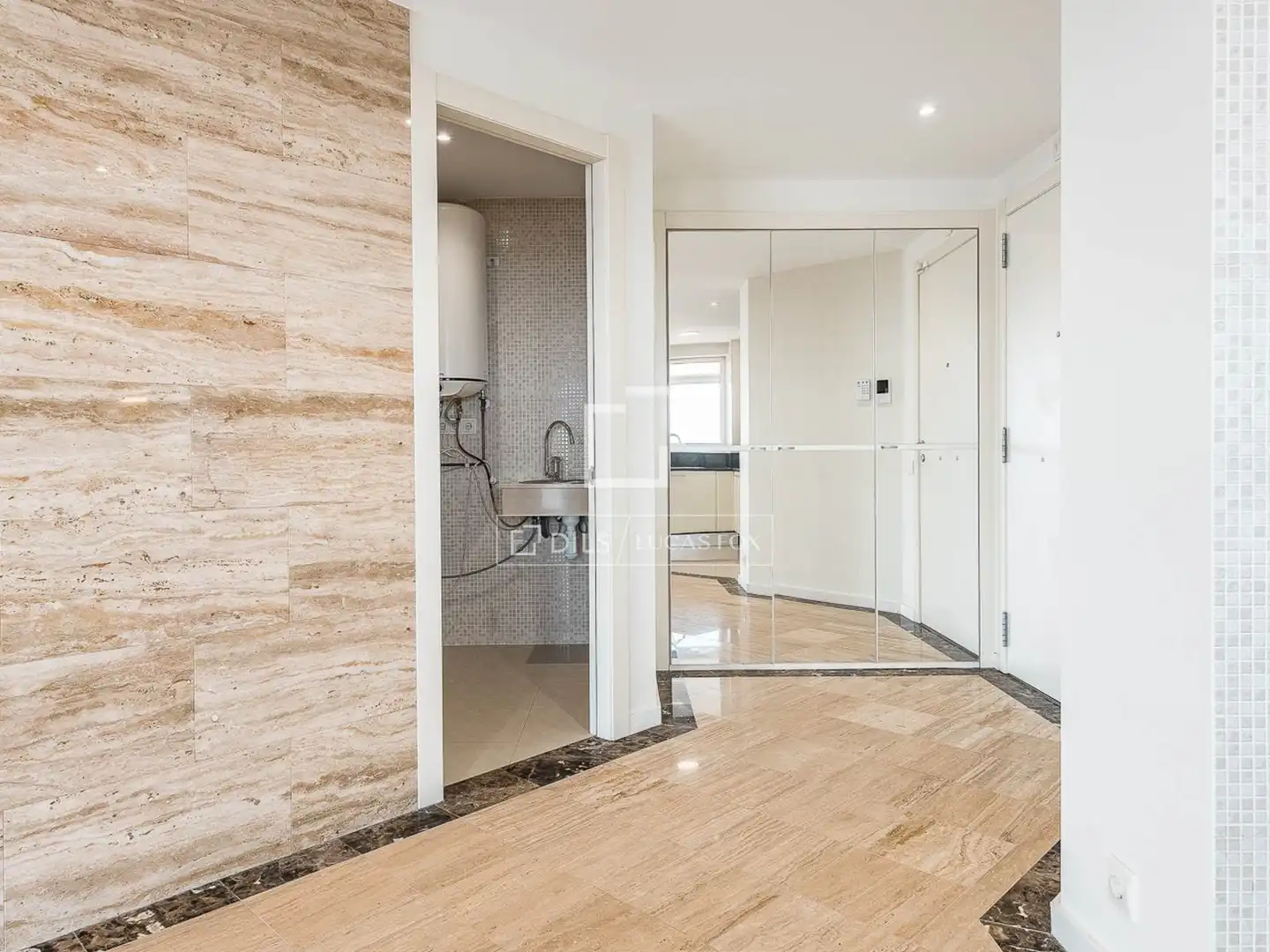Wohnung zum Verkauf in Barcelona mit Klimaanlage, Heizung und Abstellraum