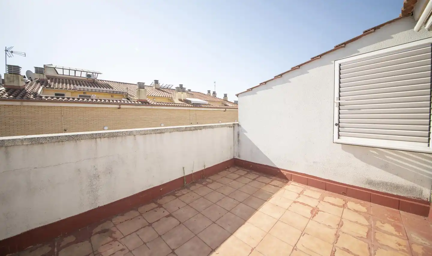 Terrasse von Einfamilien-Reihenhaus zum Verkauf in Rubí mit Heizung und Möbliert