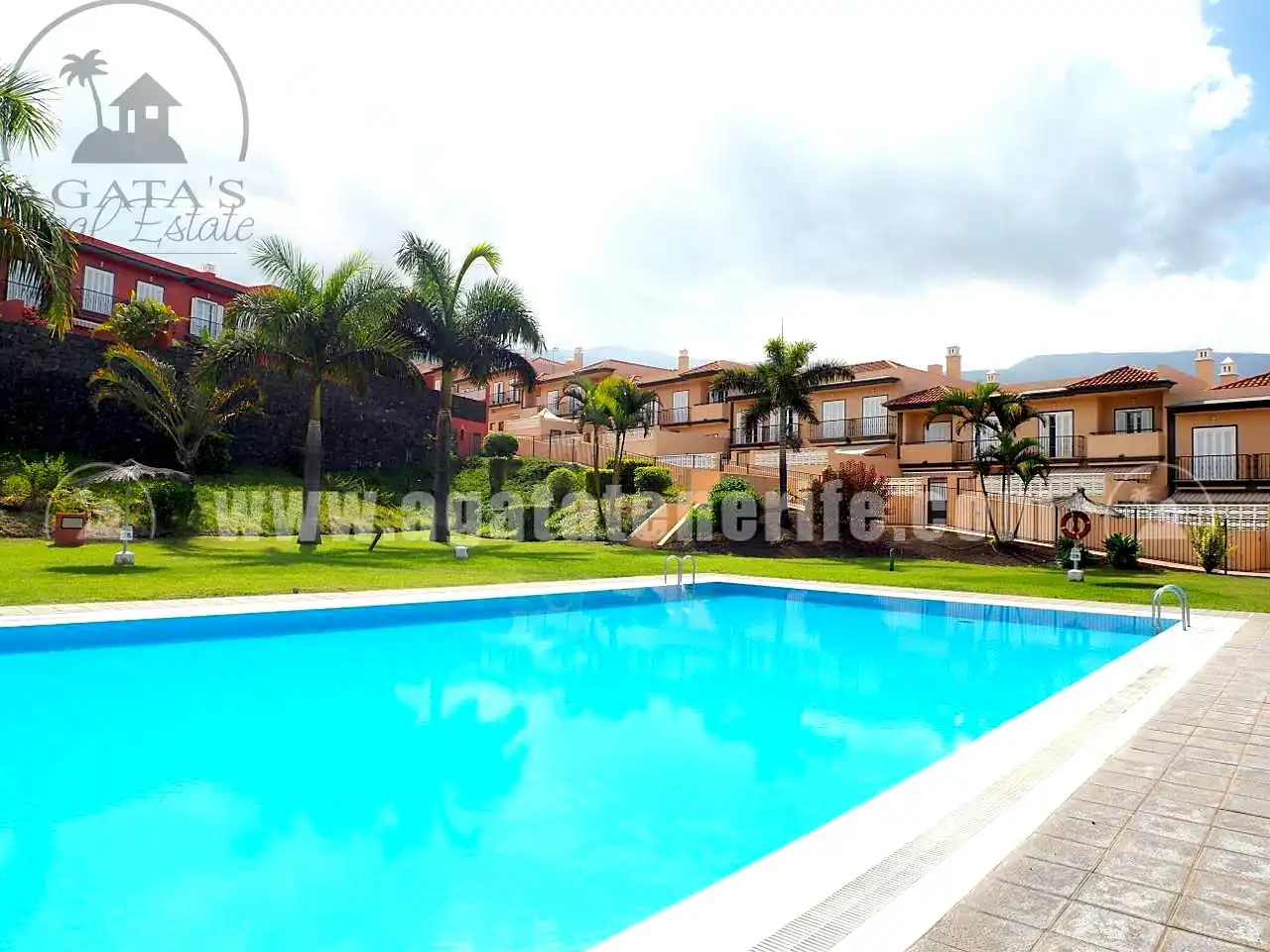Vista exterior de Casa o chalet en venta en La Orotava con Jardín privado, Terraza y Piscina