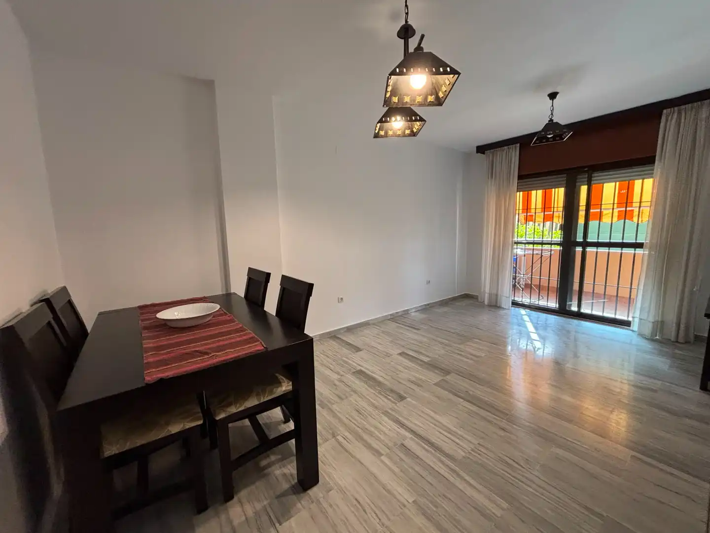 Dining room of Flat for rent in Granada  with Air Conditioner, Heating and Washing machine