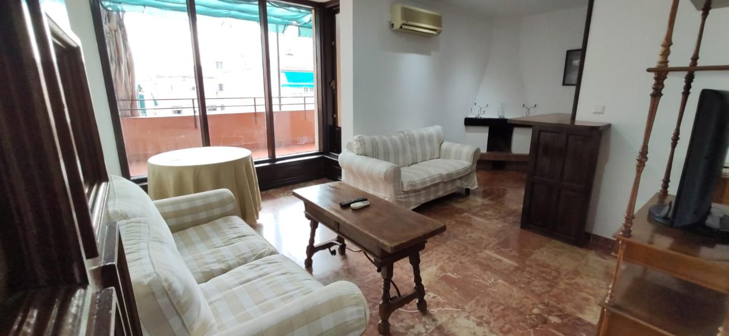 Living room of Attic to rent in  Granada Capital  with Air Conditioner, Heating and Terrace