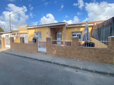 Terraced house with garden for sale in Roda