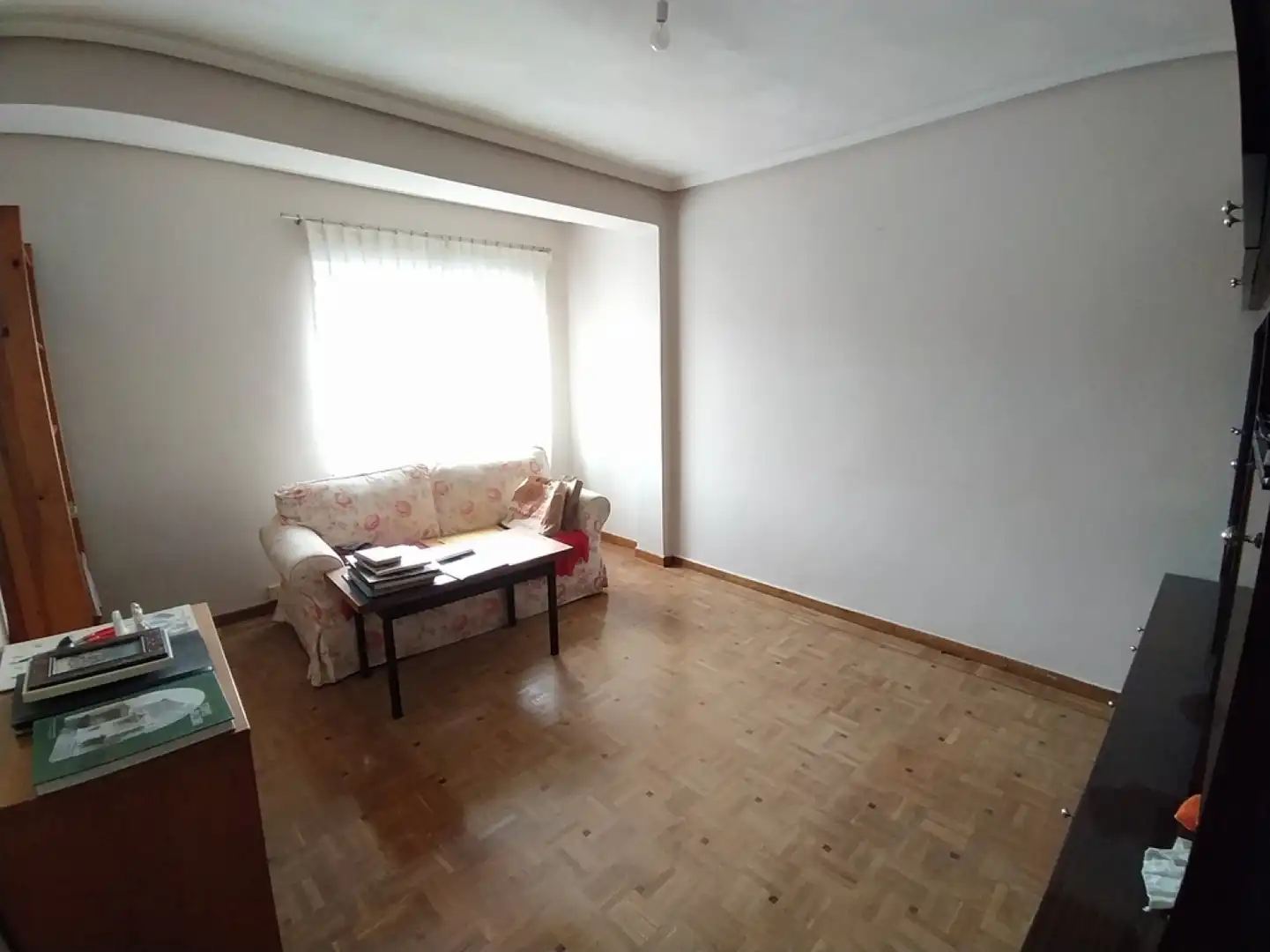 Sala de estar de Piso en venta en Avilés con Parquet
