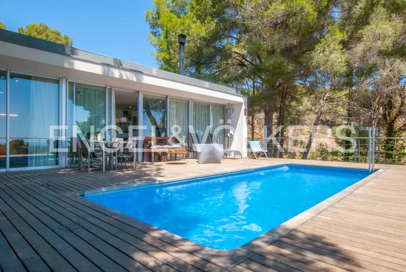 Vista exterior de Casa o xalet en venda en Riudecanyes amb Aire condicionat, Jardí privat i Terrassa