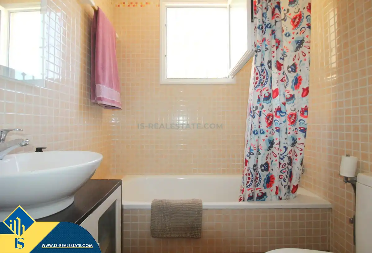 Baño de Apartamento en venta en Torrevieja con Aire acondicionado, Calefacción y Terraza