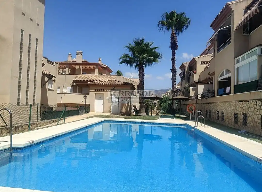 Piscina de Ático en venta en Vélez-Málaga con Aire acondicionado, Calefacción y Jardín privado