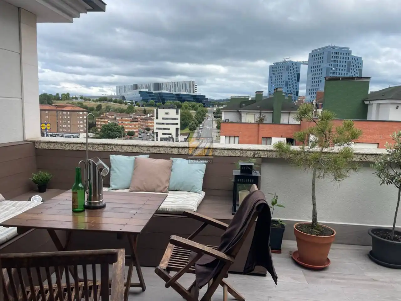 Terraza de Ático de alquiler en Oviedo  con Calefacción, Parquet y Terraza