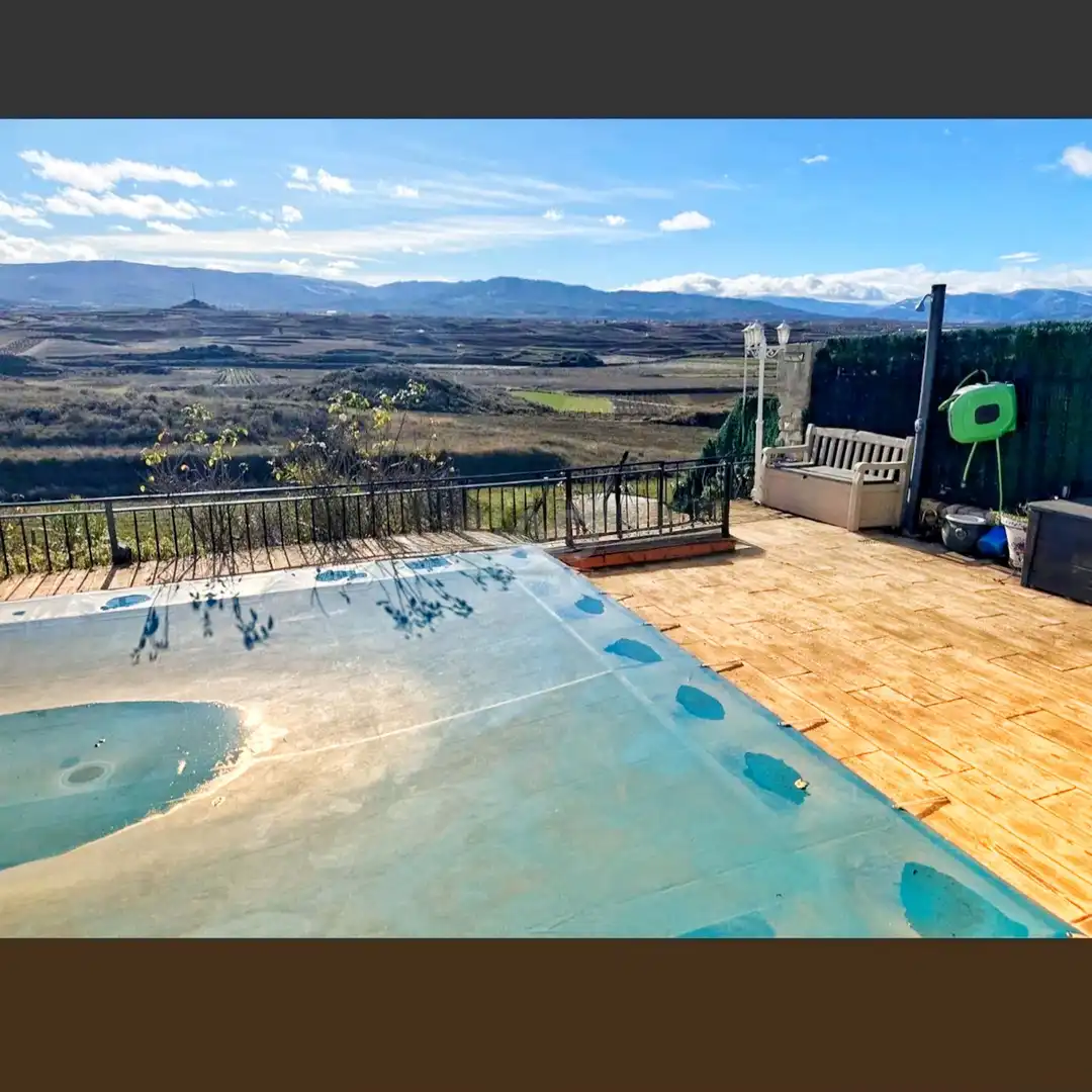 Piscina de Casa o chalet en venta en Huércanos con Aire acondicionado, Calefacción y Terraza