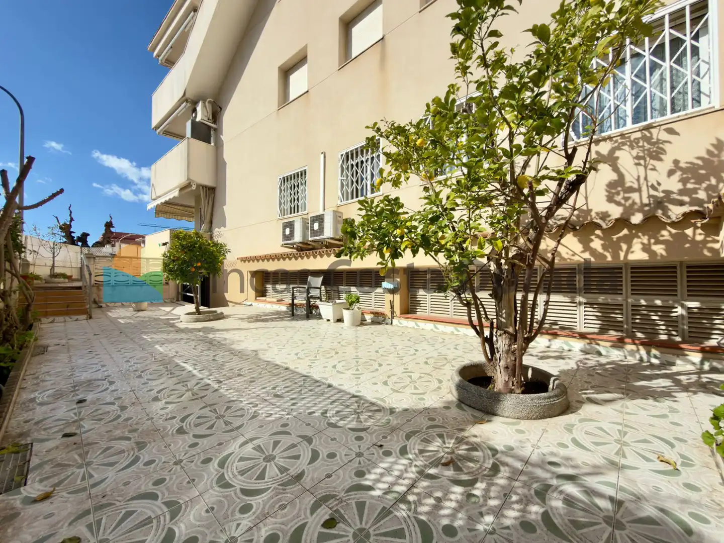 Vista exterior de Planta baja en venta en Cubelles con Aire acondicionado, Calefacción y Jardín privado
