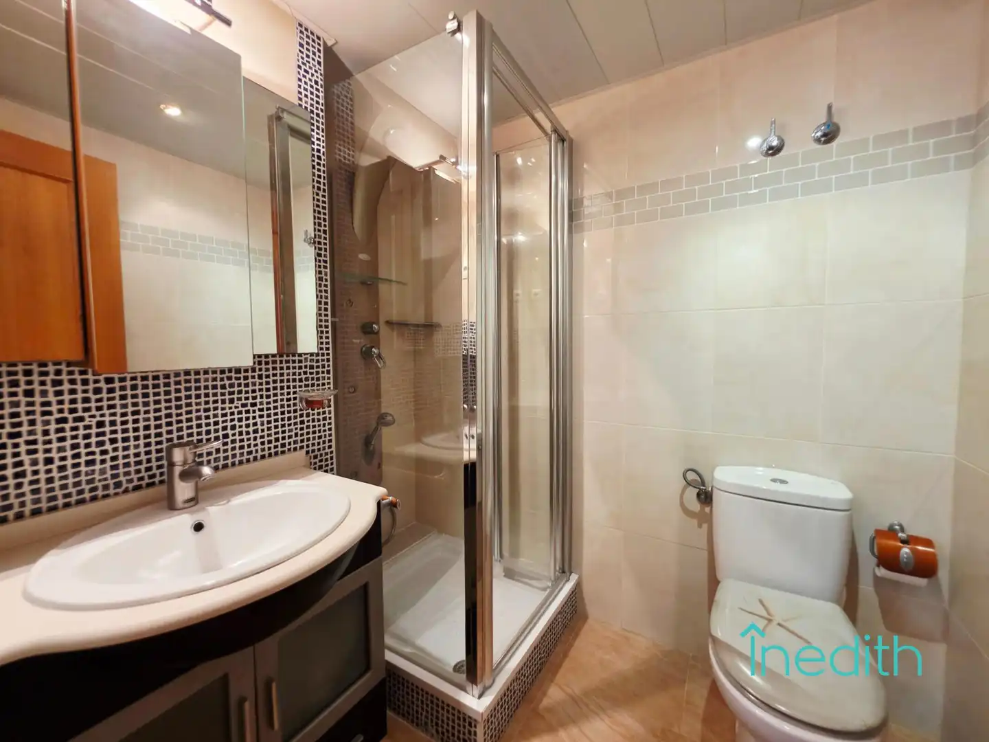 Badezimmer von Wohnung zum Verkauf in Cubelles mit Klimaanlage, Heizung und Terrasse