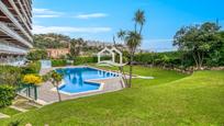 Piscina de Apartament en venda en Sant Feliu de Guíxols amb Forn, Microones i Piscina comunitària