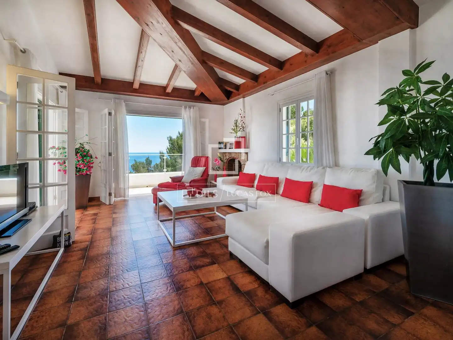 Sala d'estar de Casa o xalet en venda en Es Migjorn Gran amb Aire condicionat, Jardí privat i Terrassa