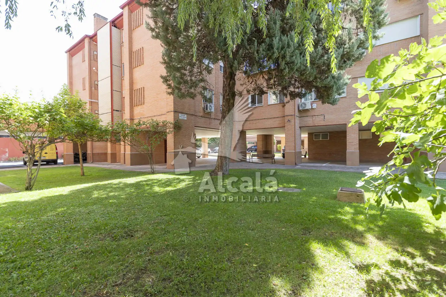 Exterior view of Flat for sale in Alcalá de Henares  with Heating