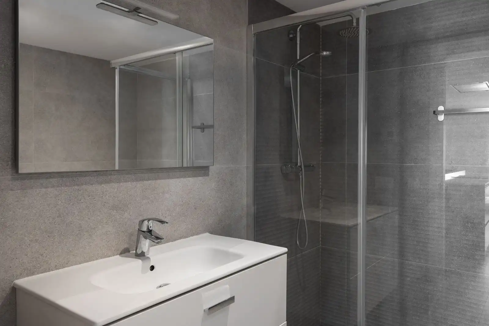 Bany de Apartament en venda en Marbella amb Aire condicionat, Terrassa i Moblat