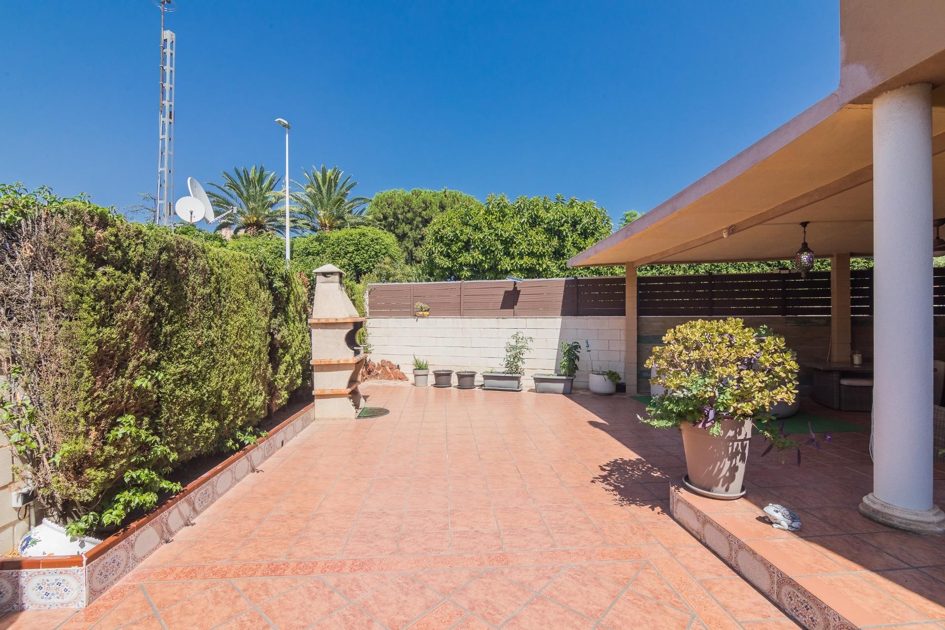 Jardí de Casa adosada en venda en Elche / Elx amb Aire condicionat, Calefacció i Jardí privat
