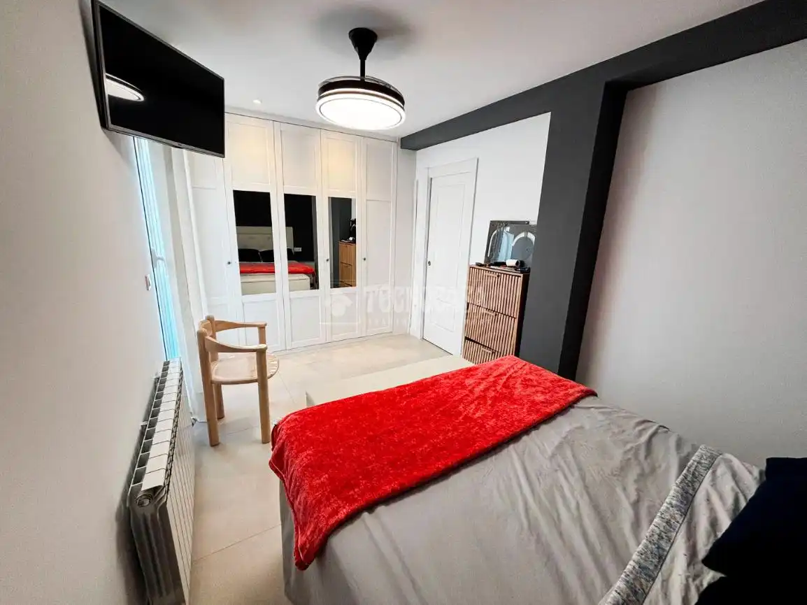 Bedroom of Flat for sale in Zaragoza  with Heating, Terrace and Furnished