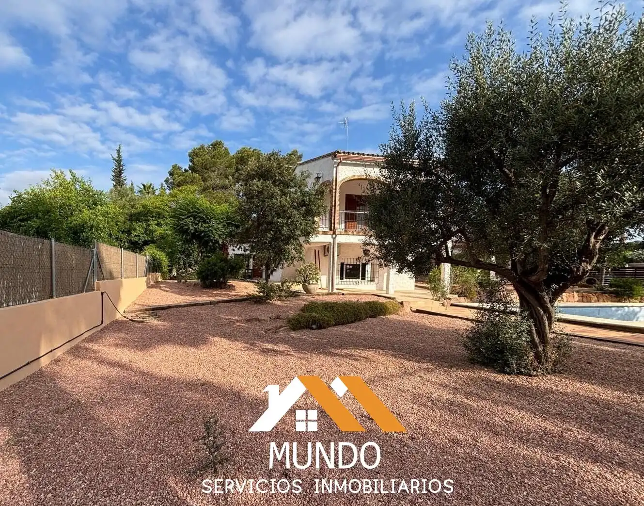 Vista exterior de Casa o xalet de lloguer en Paterna amb Aire condicionat, Calefacció i Terrassa