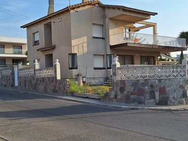 Detached house with balcony for sale in Marítima Nord