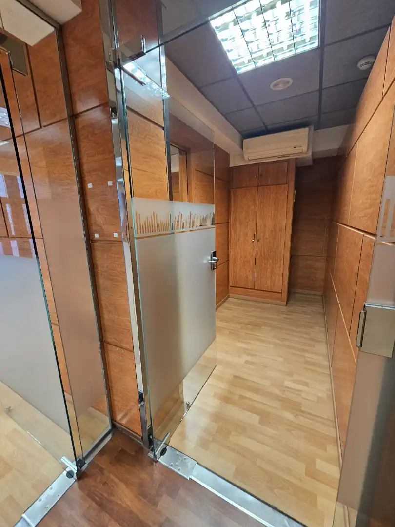 Büro zur Miete in Barcelona mit Klimaanlage und Balkon