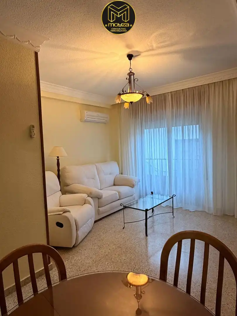 Sala de estar de Piso de alquiler en Jaén con Aire acondicionado, Terraza y Balcón