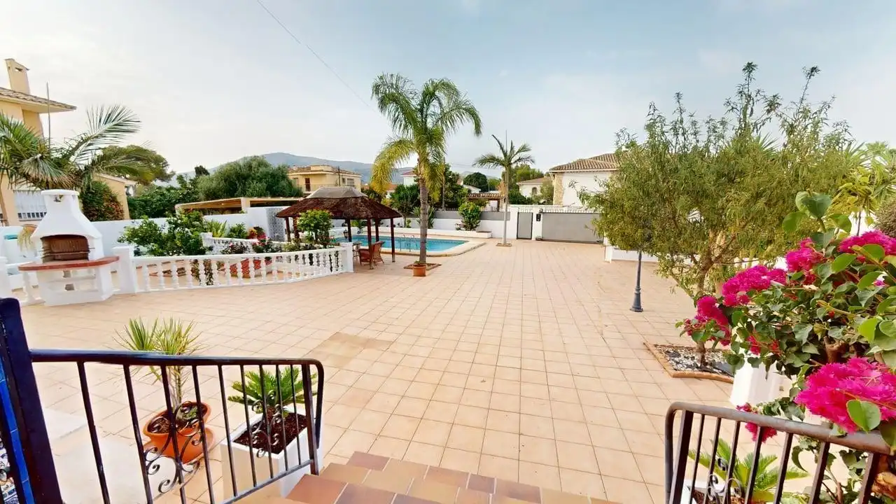 Vista exterior de Casa o xalet en venda en L'Alfàs del Pi amb Jardí privat, Terrassa i Traster