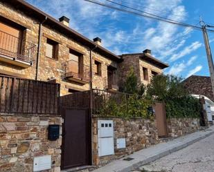 Vista exterior de Casa o xalet en venda en Robledillo de la Jara amb Calefacció, Jardí privat i Terrassa