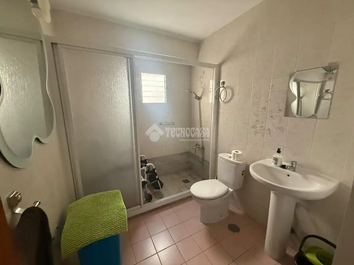 Baño de Piso en venta en Marbella con Terraza y Amueblado