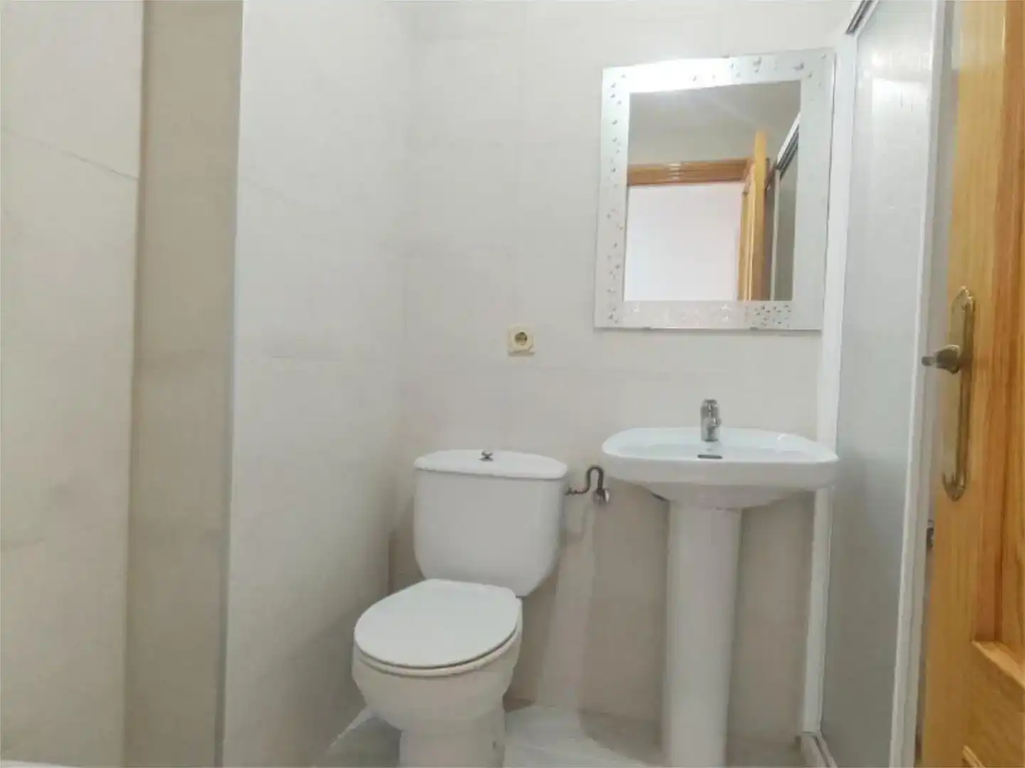Baño de Piso en venta en Villa del Río con Balcón