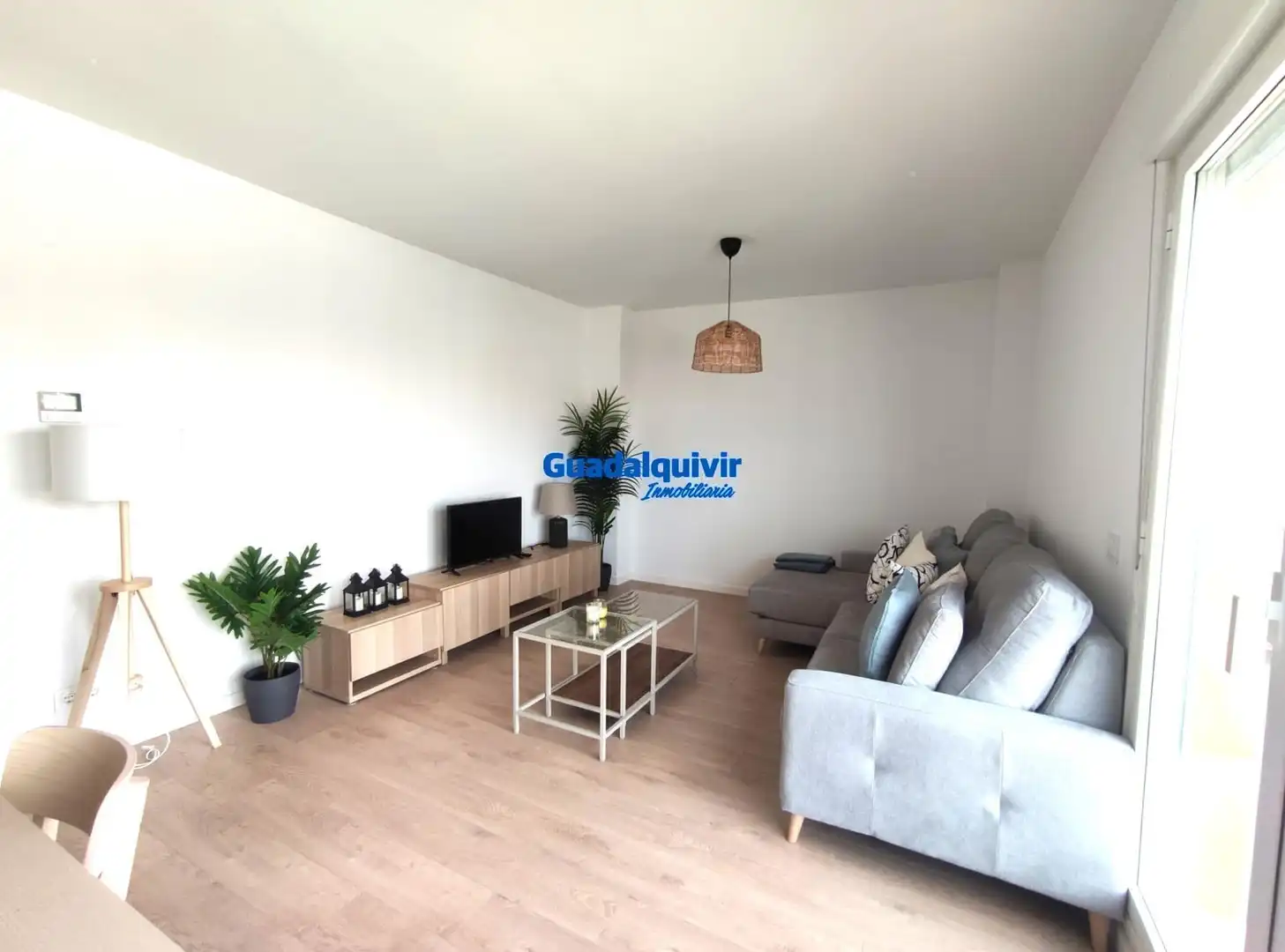 Living room of Flat for rent in Camas  with Air Conditioner, Private garden and Terrace
