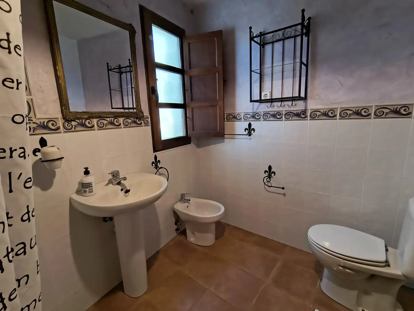 Baño de Casa adosada en venta en Olmeda de las Fuentes con Calefacción y Terraza