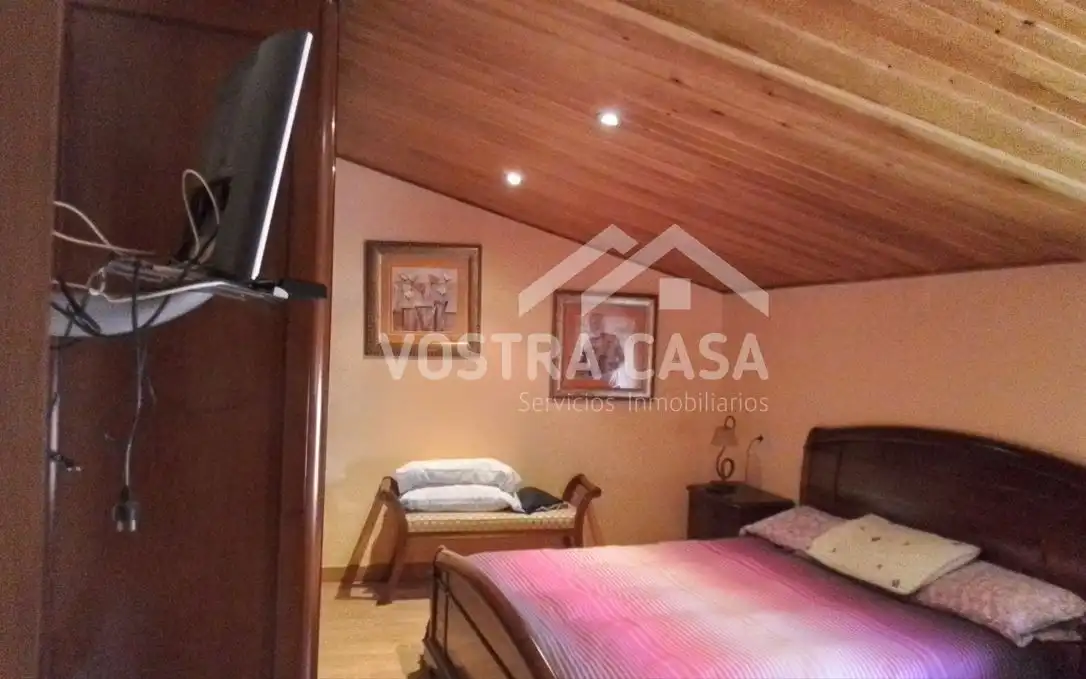 Detached homes for sale in Requena  with Air Conditioner, Heating and Alarm