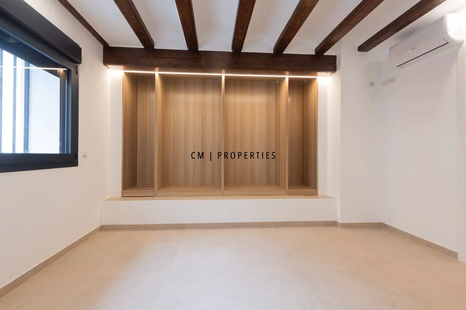 Flat for sale in Valencia  with Air Conditioner, Heating and Swimming Pool